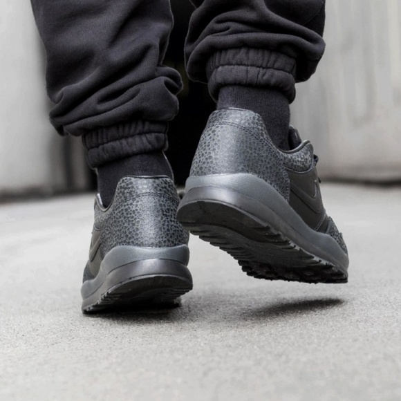 nike air safari qs black